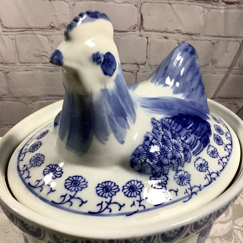 Vintage Blue and White Ceramic Chicken Covered Baking Dish Roaster Casserole - Picture 6 of 9